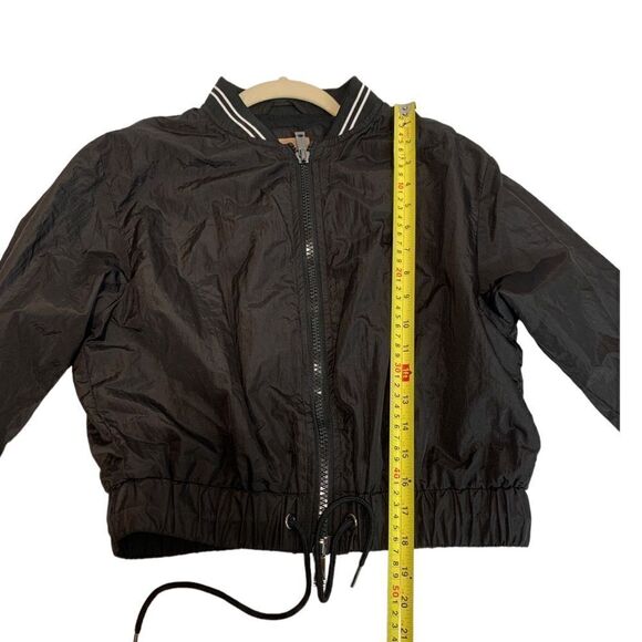 𝅺HARLOW Cropped Nylon Bomber Jacket - Picture 10 of 10